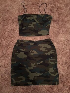 Fashion Nova Green Camo Skirt & crop top set - Camouflage